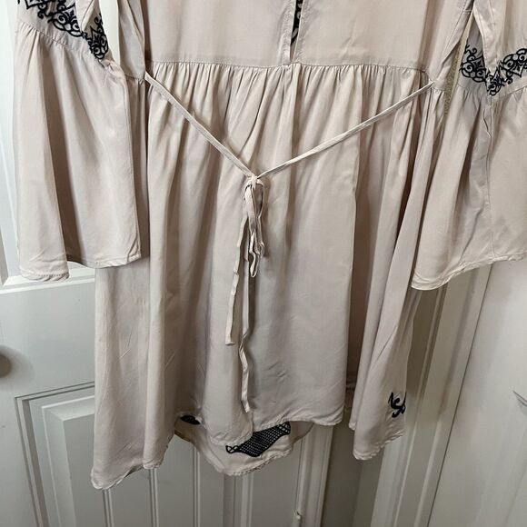 Flying Tomato Tan Khaki Navy Embroidered Floral Boho Peasant Mini Dress Size S - Picture 8 of 9